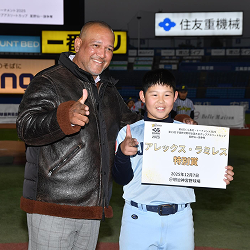 今年から新たに新設した「アレックス・ラミレス特別賞」の表彰時の様子をお届けします！