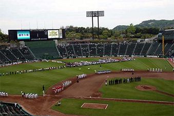 上から見た入場行進の様子