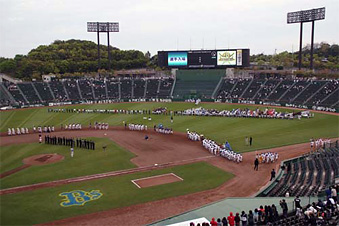 上から見た入場行進の様子