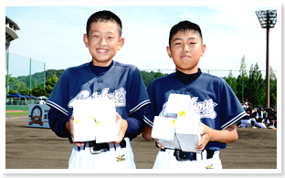 お楽しみ抽選会の様子