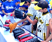 株式会社アシックス ベースボールのブース模様